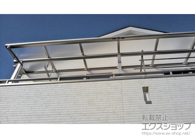 千葉県流山市ののバルコニー・ベランダ屋根 ヴェクターテラス F型 屋根タイプ 連棟 積雪〜20cm対応+吊り下げ式物干し 標準 2本入 施工例