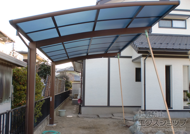 群馬県伊勢崎市ののカーポート レイナポート 積雪〜20cm対応＋レイナポート 着脱式サポート 2本入 施工例