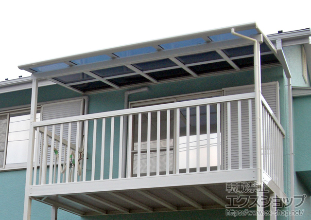 千葉県千葉市のLIXIL リクシル（トステム）のバルコニー・ベランダ屋根 パワーアルファF型 アクトステージ用屋根タイプ 単体 積雪〜30cm対応 施工例