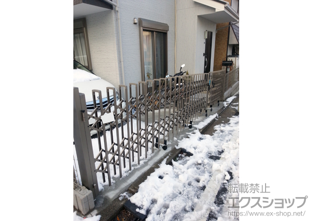 神奈川県横浜市ののカーゲート トリップゲート 傾斜地専用型 ノンレール 両開き23S+40M 施工例