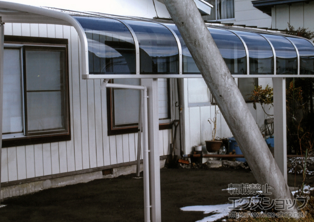 青森県三戸郡三戸町ののカーポート レイナキャップポート 積雪〜20cm対応＋レイナキャップポート 着脱式サポート柱 標準 2本入 施工例