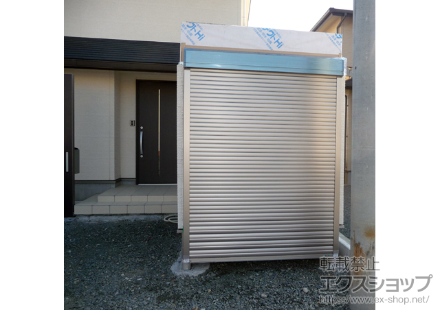 静岡県浜松市のLIXIL リクシル（トステム）のガレージシャッター ガレージシャッタークワトロ 電動式 外部付タイプ 施工例