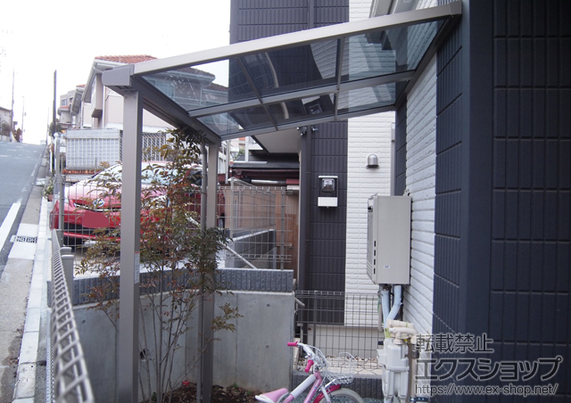 神奈川県横浜市のLIXIL リクシル（トステム）のテラス屋根 ライザーテラスII F型 テラスタイプ 単体 積雪〜20cm対応 施工例