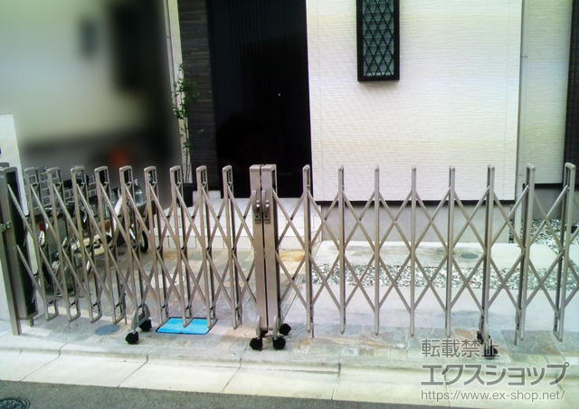 大阪府大東市ののカーゲート レイオス4型 親子両開き ノンレールタイプ 施工例