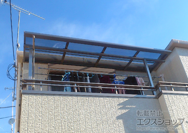 東京都日野市のLIXIL リクシル（トステム）のバルコニー・ベランダ屋根 ライザーテラスII F型 屋根タイプ 単体 積雪〜20cm対応 施工例