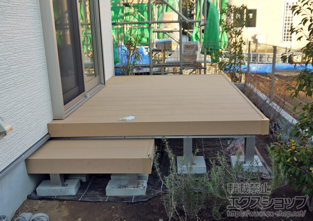 東京都狛江市ののウッドデッキ リウッドデッキ 200 単体 +独立式　リウッドステップ 2型 施工例