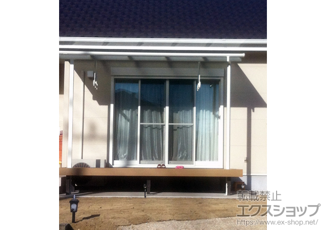 茨城県水戸市のLIXIL リクシル（トステム）のテラス屋根 パワーアルファ F型 テラスタイプ 単体 積雪〜30cm対応＋吊り下げ物干し 標準 2本入り 施工例