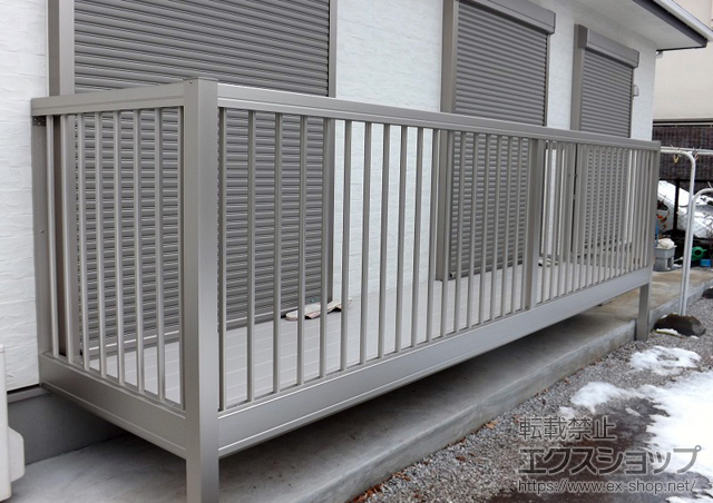 東京都八王子市ののバルコニー バルコニー BY-X型 縦格子 単体 庭置式 施工例
