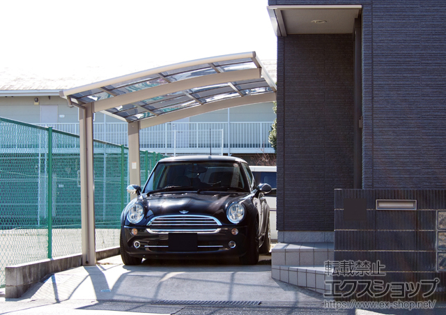 神奈川県厚木市のLIXIL リクシル（トステム）のカーポート カーブポートシグマIII 積雪〜20cm対応 施工例