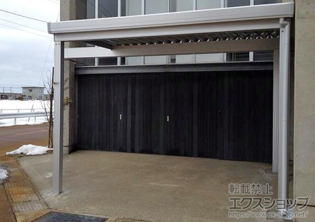 新潟県長岡市のLIXIL リクシル（トステム）のカーポート テリオスポートIII 3000 小屋根タイプ 4本柱  角柱仕様 積雪〜100cm対応 施工例