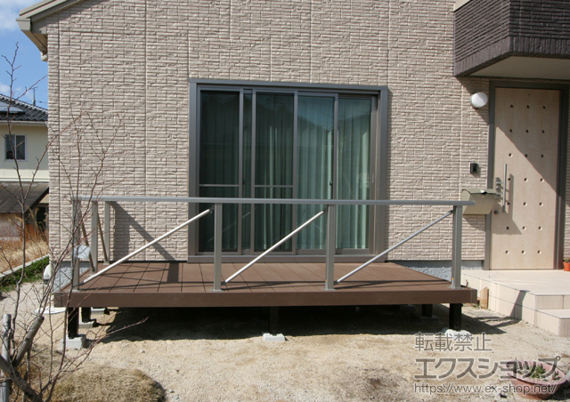 島根県江津市ののウッドデッキ リウッドデッキ 200 単体＋シンプルモダンデッキフェンス3型<斜格子タイプ> 施工例