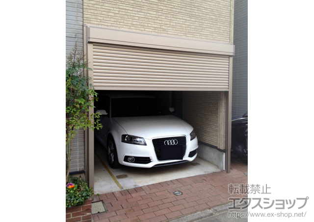 東京都目黒区のLIXIL リクシル（トステム）のガレージシャッター ガレージシャッタークワトロ 手動式 外部付タイプ＋ガイドレール（ガイドレール埋込無）＋ガレージ枠＋フック棒1,000mm 施工例
