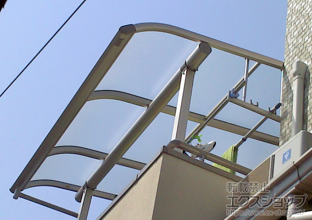 兵庫県尼崎市ののバルコニー・ベランダ屋根 プレシオステラス R型 屋根タイプ 単体 積雪〜20cm対応+プレシオステラス用物干し 施工例