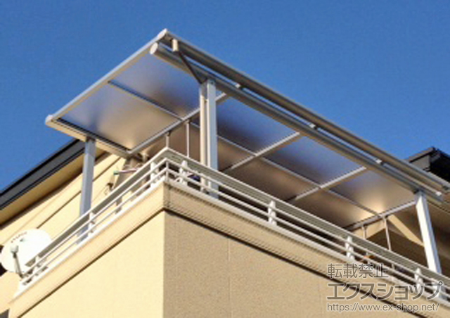 京都府向日市ののバルコニー・ベランダ屋根 ヴェクターテラス F型 屋根タイプ 単体 積雪〜20cm対応+物干しセット 標準 2本入り 施工例