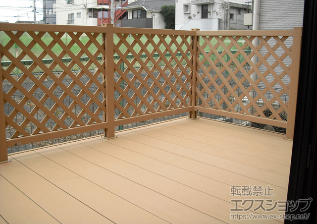 東京都杉並区ののウッドデッキ リウッドデッキ 200 単体＋リウッドデッキフェンス2型＜ラチス格子＞ 施工例