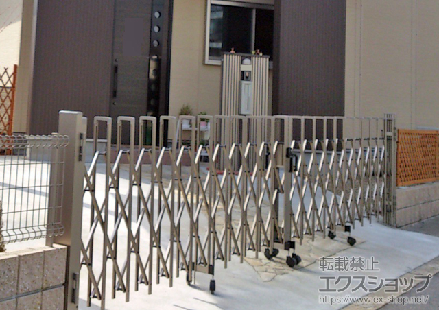 奈良県大和郡山市ののカーゲート トリップゲートPB型 両開き ノンレール 施工例