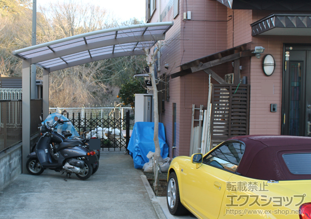 神奈川県小田原市のLIXIL リクシル（トステム）のカーポート カーブポートシグマIII 積雪〜20cm対応 施工例