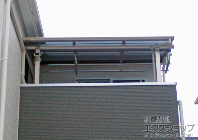 広島県広島市ののバルコニー・ベランダ屋根 ヴェクターテラス F型 屋根タイプ 単体 積雪〜20cm対応＋吊り下げ物干し 標準 2本入 施工例