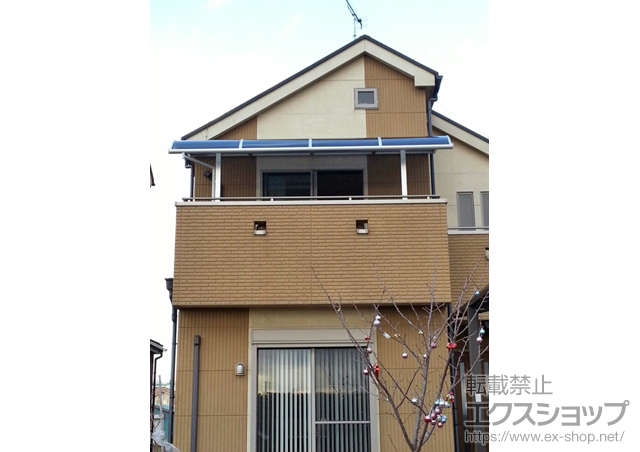 千葉県船橋市のLIXIL リクシル（トステム）のバルコニー・ベランダ屋根 ライザーテラスII R型 屋根タイプ 単体 積雪〜20cm対応+吊り下げ物干し ワイド 2本入り 施工例