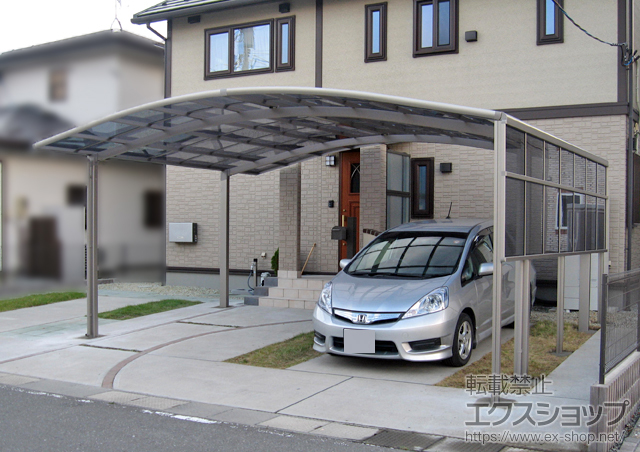 宮城県石巻市のLIXIL リクシル（トステム）のカーポート カーブポートシグマIII ワイド 積雪〜20cm対応+ カーブポートシグマ?用　サイドパネル 施工例