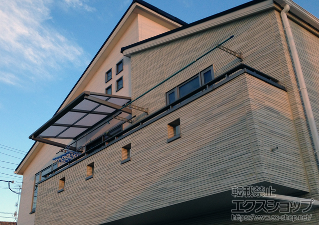 東京都あきる野市のLIXIL リクシル（トステム）のバルコニー・ベランダ屋根 ライザーテラスII F型 ルーフタイプ 単体 積雪〜20cm対応 施工例