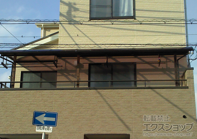 大阪府大阪市ののバルコニー・ベランダ屋根 ヴェクターテラス R型 屋根タイプ 出幅違い連棟 積雪〜20cm対応+ 吊り下げ物干し 標準 2本入 施工例