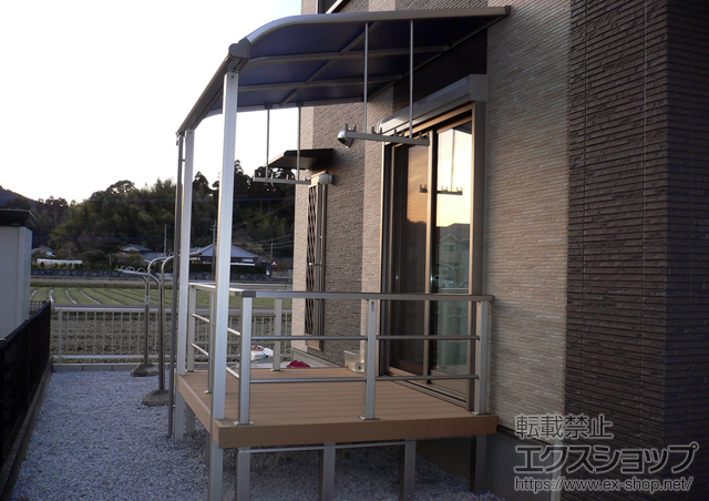 宮崎県日南市ののテラス屋根 ヴェクターテラス R型 テラスタイプ 単体 積雪〜20cm対応＋吊り下げ物干し 標準 2本入 施工例