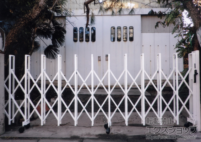 愛知県岩倉市ののカーゲート トリップゲート PB型 ノンレール 片開き 施工例