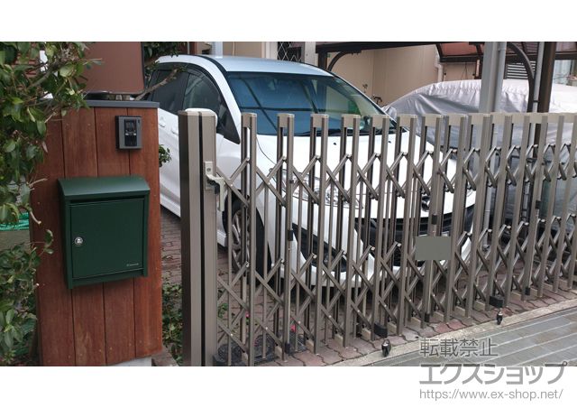 大阪府大阪市のLIXIL リクシル（トステム）のカーゲート アルシャインII PG型R(ペットガード) Aタイプ ノンレール 片開き 施工例