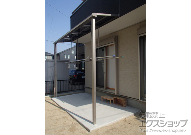 三重県桑名市のLIXIL リクシル（トステム）のテラス屋根 ライザーテラスII F型 テラスタイプ 単体 積雪〜20cm対応+吊り下げ物干し ロング 標準 2本入 施工例