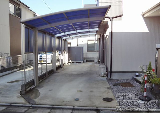 神奈川県足柄上郡松田町ののカーポート レイナポートグラン 縦連棟　積雪〜20cm対応＋レイナポートグラン サイドパネル＋着脱式サポート 2本入 施工例