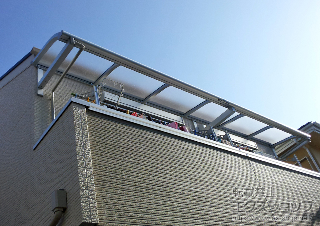 東京都練馬区ののバルコニー・ベランダ屋根 ヴェクターテラス R型 ルーフタイプ 連棟 積雪〜20cm対応 施工例