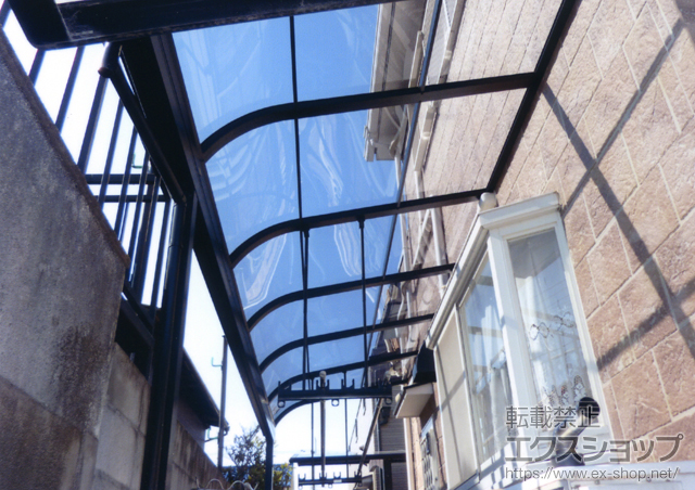 大阪府泉佐野市のLIXIL リクシル（トステム）のテラス屋根 ライザーテラスII R型 テラスタイプ　 単体　積雪〜20cm対応 施工例