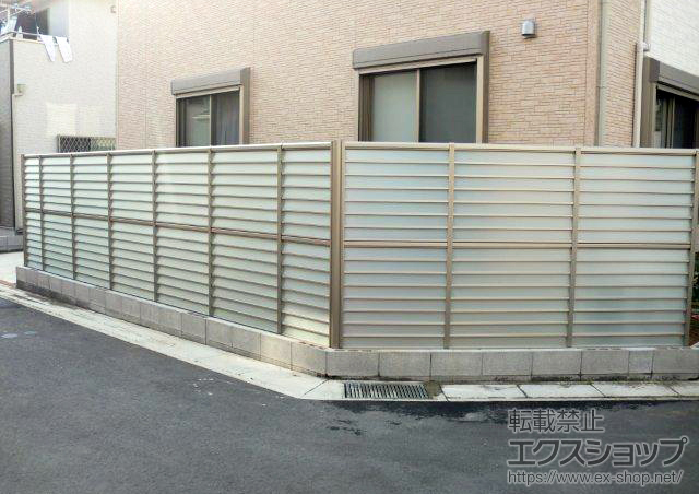 埼玉県草加市ののフェンス・柵 サニーブリーズフェンスS型 間仕切りタイプ＜2段施工＞ 施工例