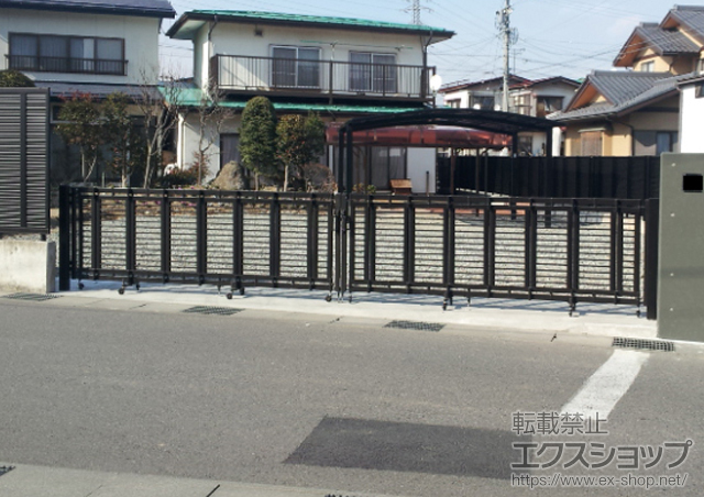 長野県長野市ののカーゲート シャレオ伸縮1型 ノンレール 両開き 施工例