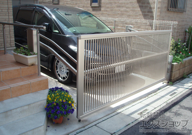 埼玉県さいたま市ののカーゲート エクスラインアップゲート 2型 手動式 施工例