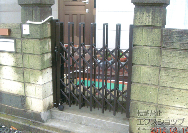 神奈川県横浜市ののカーゲート トリップゲート ペットガード型 ノンレール 片開き 施工例