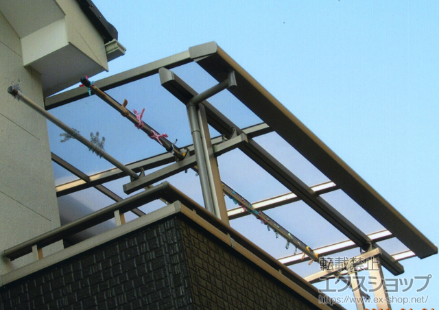 愛知県名古屋市のLIXIL リクシル（トステム）のバルコニー・ベランダ屋根 ライザーテラスII F型 屋根タイプ 単体 積雪〜20cm対応 施工例
