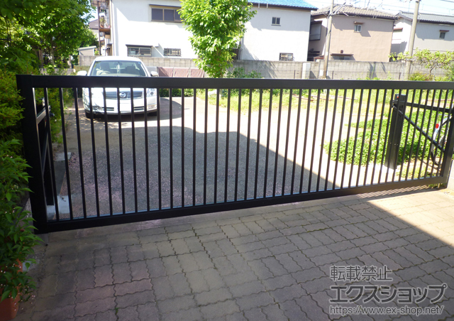 千葉県鎌ケ谷市ののカーゲート スウィングアップゲートワイド 縦格子型 手動式 施工例