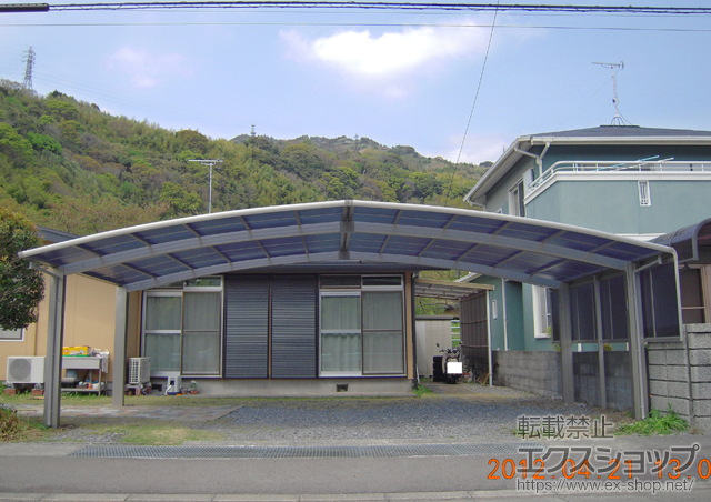 静岡県焼津市ののカーポート レイナトリプルポート 積雪〜20cm対応+レイナトリプルポート サイドパネル 施工例