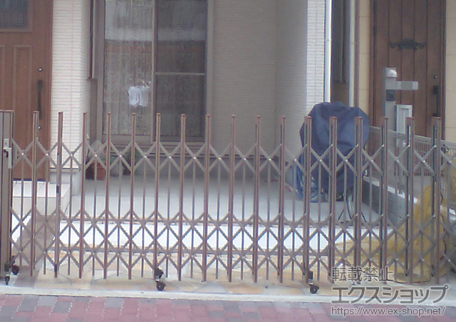 兵庫県尼崎市ののカーゲート アルシャインII PG型R(ペットガード) Cタイプ ノンレール 片開き 施工例