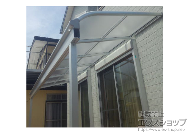 静岡県浜松市ののテラス屋根 ヴェクターテラス F型 テラスタイプ 単体 積雪〜20cm対応+吊り下げ物干し 標準 2本入り 施工例