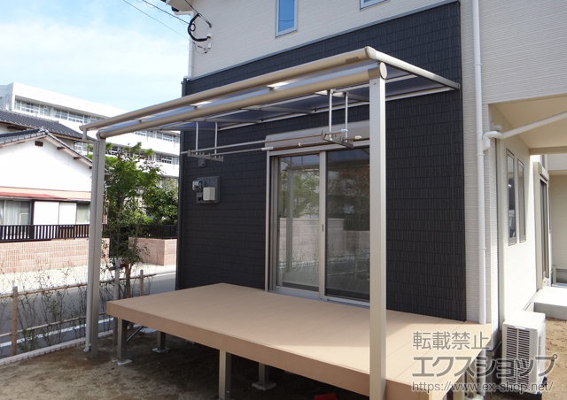 福岡県糟屋郡新宮町ののテラス屋根 ヴェクターテラス F型 テラスタイプ 単体 積雪〜20cm対応+吊り下げ物干し 標準 2本入り 施工例