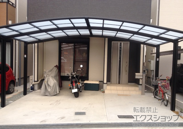 大阪府箕面市のLIXIL リクシル（トステム）のカーポート カーブポートシグマIII ワイド　積雪〜30cm対応 施工例