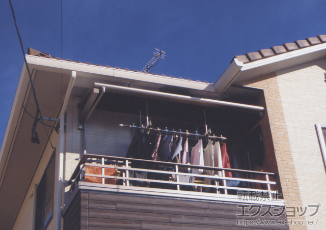 福島県いわき市ののバルコニー・ベランダ屋根 ヴェクターテラス F型 ルーフタイプ 単体 積雪〜20cm対応+吊り下げ式物干し 標準 2本入り 施工例