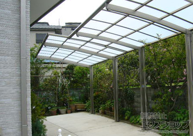 神奈川県横浜市のLIXIL リクシル（トステム）のカーポート カーブポートシグマIII 積雪〜30cm対応+着脱式サポート(補助柱) 施工例