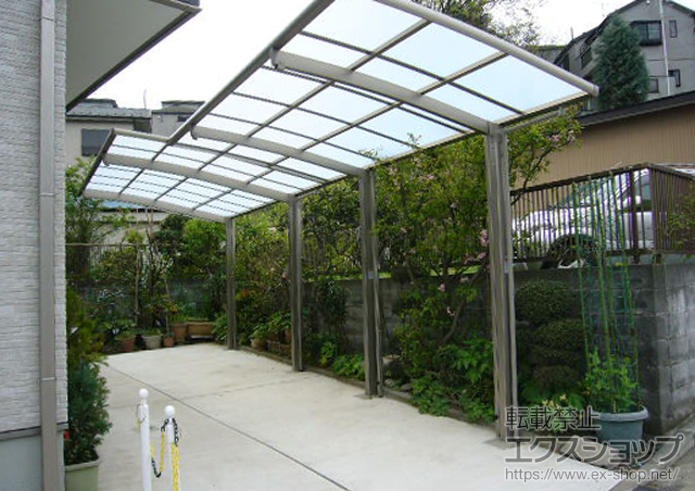 神奈川県横浜市のLIXIL リクシル（トステム）のサイクルポート・駐輪場 カーブポートシグマIII ミニ 積雪〜20cm対応+着脱式サポート(補助柱) 施工例