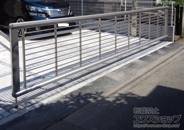 東京都小平市ののカーゲート エクスラインアップゲート ワイド 1型 電動式 57-10H 施工例