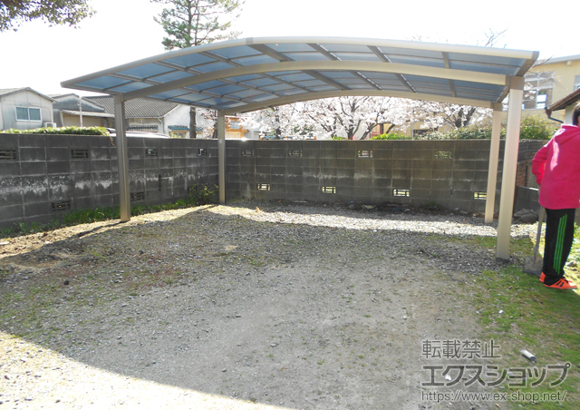 福岡県久留米市のLIXIL リクシル（トステム）のカーポート カーブポートシグマIII ワイド 積雪〜30cm対応+屋根材ホルダー 50タイプ用 施工例