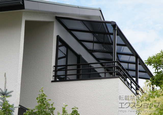 福岡県宗像市ののバルコニー・ベランダ屋根 ヴェクターテラス F型 テラスタイプ 連棟 積雪〜20cm対応+ヴェクターテラス 吊り下げ物干し 施工例